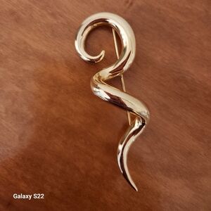 Premier Designs Spiral Brooch